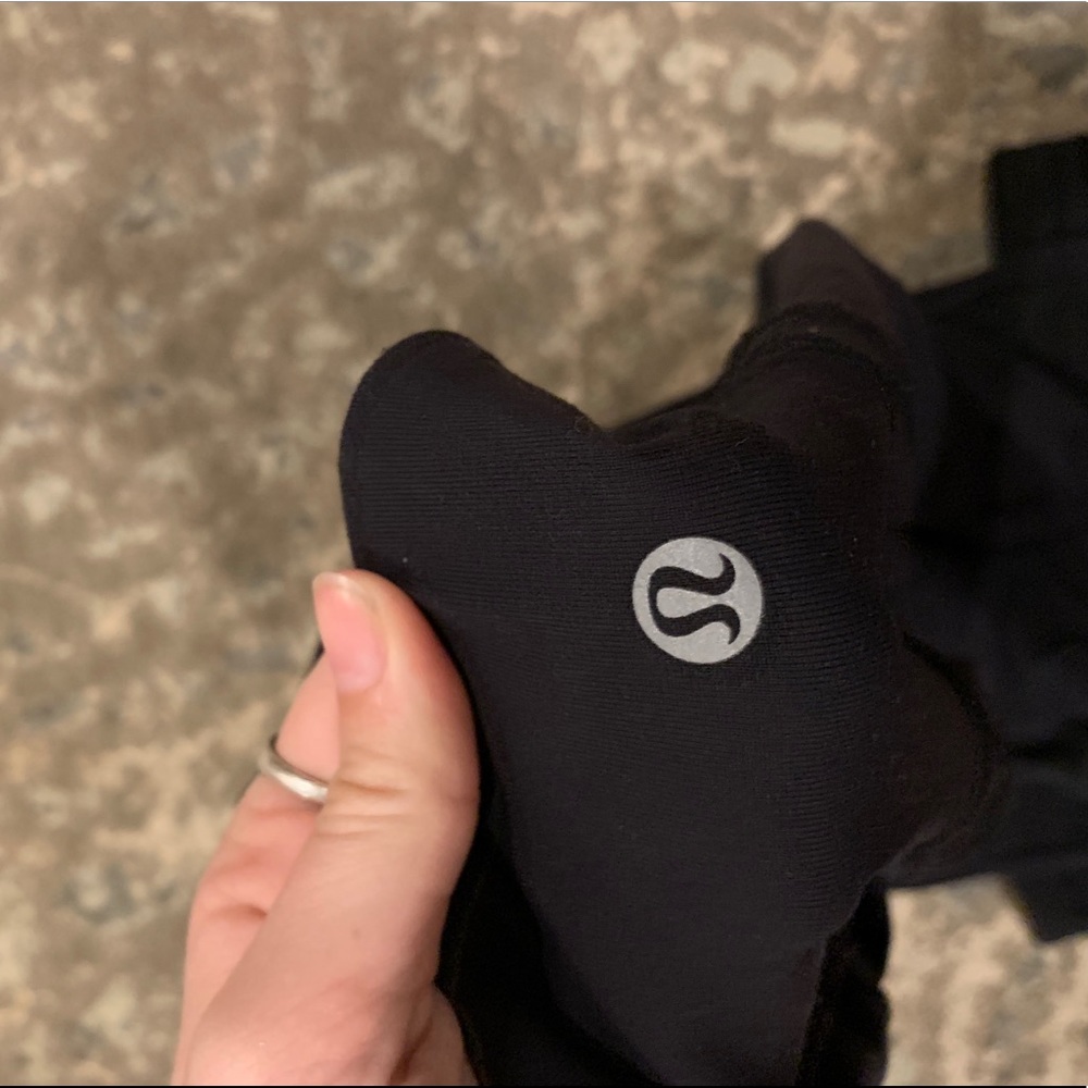 BLACK LULULEMON LEGGINGS - Picture 5 of 5